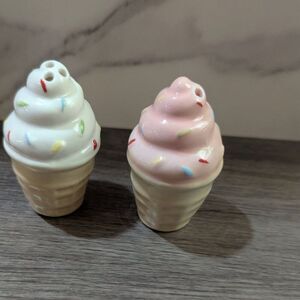 Ice Cream Cone Salt & Pepper Shakers Ceramic Sprinkles party retro decor new